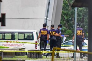 En tidligere borgmester er blandt ofrene, efter at en person stod bag skyderi på universitet i Filippinerne.