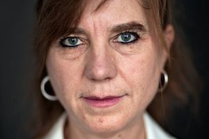 Forfatteren, forskeren og debattøren Marianne Stidsen anklages bl.a. for at have kopieret længere passager i sin nye debatbog "Køn og identitet". Hun afviser kritikken og kræver, at beskyldningerne trækkes tilbage. 