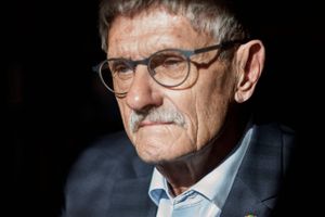 Det er næsten umuligt at forestille sig en palæstinensisk stat, for »i praksis har Israel ikke arbejdet for tostatsløsningen i mange år«, siger Mogens Lykketoft (S). Han fordømmer Hamas' terrorangreb, men advarer mod at sætte hårdt mod hårdt og sønderbombe Gaza.