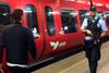 Bevæbnet politi patruljerer på Nørreport Station i jagten på en "mistænkelig" mand.