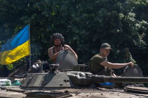 I en ny rapport fra Amnesty International beskylder organisationen den ukrainske hær for at sætte civiles liv i fare. Rapporten møder dog kraftig modstand fra prominente ukrainske stemmer, blandt andet landets udenrigsminister. 