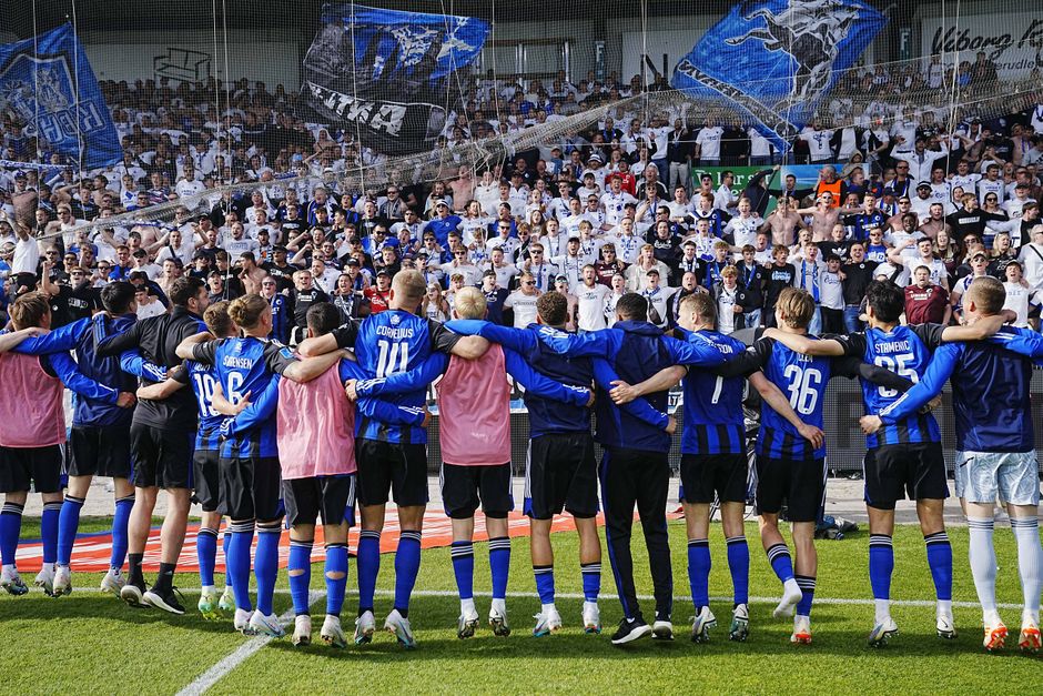 Med 5-1 over FC Nordsjælland sparkede Brøndby guldet i hænderne på ærkerivalerne fra FC København før sidste spillerunde.