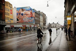 Der kommer ikke juleudsmykning over Nørrebrogade i år pga. pengemangel. Det er dog ikke første gang, at Nørrebros hovedåre må undvære. Arkivfoto: Jens Dresling/Ritzau Scanpix