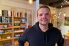 Christian Koudahl Bach har skiftet jakkesættet ud med mere uformelt tøj og sat fokus på fællesskaber. Foto: Helle Elgaard Kvist
