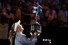 Caroline Wozniacki kunne i 2018 hæve pokalen efter sejren i Australien Open Dermed lykkedes det endelig at vinde et af de fire grand slam-trofæer efter en nervepirrende finale mod Simona Halep. Arkivfoto: Thoms Peter