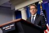 - Der er ekstrem skuffelse her over, at den russiske regering tager dette skridt trods vore meget klare og legale anmodninger - privat og offentligt - om at få udleveret mr. Snowden til retsforfølgelse i USA, siger talsmanden for Det Hvide Hus, Jay Carney.