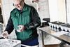 Johannes Munksgaard har et seniorjob som landsbypedel i Tønder Kommune. I fredags brugte han dagen på at tælle service op og gøre hovedrent i Bedsted Forsamlingshus. Foto: Casper Dalhoff