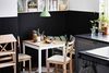 I Ikeas 2015-katalog kan du finde dette billede af et køkken, hvor de klassiske hvide tern er malet på det gamle trægulv. Foto: PR/Ikea