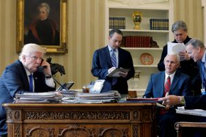 To rappere og tidligere rådgiver Steve Bannon er blevet benådet af Donald Trump, kort inden han træder af. 