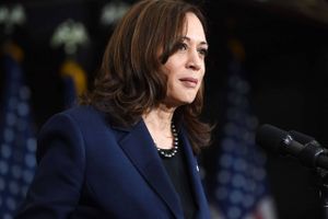 Kamala Harris har ikke været tæt på Joe Biden og vil nu arbejde hjemmefra, til hun bliver testet negativ.