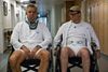 Der er gået fem år, siden vi sidst mødte Casper og Frank. Casper er i mellemtiden blevet mere og mere behovstyret, mens Frank med et nyfødt barn sidder fast i påstået familieidyl. Vennerne er ved at glide fra hinanden kort før udgivelsen af deres fælles samtalebog, og da Casper pludselig rejser til USA, følger Frank efter for at redde venskabet. De to må grueligt meget igennem. Foto: Per Arnesen