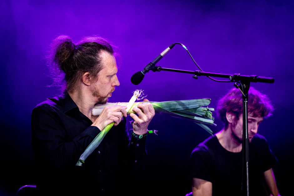 Matthias Meinhart har spillet på grøntsager i 25 år. På Northside Festival leverede hans band, The Vegetable Orchestra, en musikoplevelse, som må siges at være unik.
