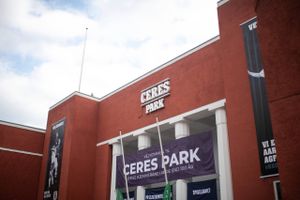 Flere personer blev sigtet i forbindelse med fodboldkampen på Ceres Park, oplyser Østjyllands Politi i døgnrapporten. Læs også om en mand, der stak af med cigaretter til flere tusinde kroner fra et supermarked i Solbjerg. 