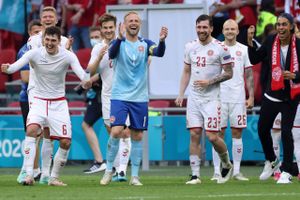 Daniel Wass er småsyg, mens baglåret driller Yussuf Poulsen. Landstræneren er optimist på begges vegne.