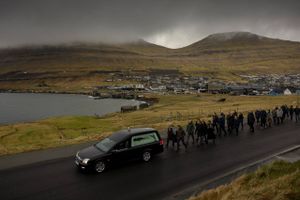 Valgkampen på Færøerne er en kamp, hvor kristne værdier som fri abort og ægteskab for homoseksuelle har stor betydning. Nye tal for religionens betydning i Norden overrasker.