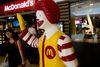 McDonalds har i Storbritannien og Irland svært ved at få lavet papirsugerør, der kan genbruges.