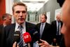 Dansk Folkepartis delegation med Kristian Thulesen Dahl, Martin Henriksen og Christian Langballe var torsdag til forhandlingsmøde i Statsministeriet. Forhandlingerne er blevet genoptaget senere på dagen. Foto: Jens Dresling