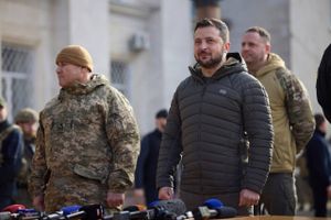 Ukraine melder sig åben for fredsforhandlinger med Rusland til foråret, men ændrer det reelt noget på udsigterne til fred? Militæranalytiker ved forsvarsakademiet Claus Mathiesen og seniorforsker ved Dansk Institut for Internationale Studier, Flemming Splidsboel, kommer med deres bud.