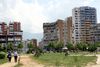 En typisk udsigt over en plads i Tirana: afpillede betonbygninger i forskellige farver og bjerge i baggrunden. Fotos: Morten Scheelsbeck