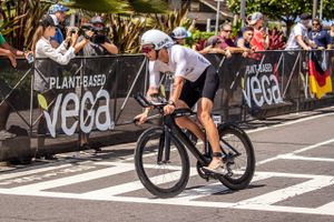 Den aarhusianske triatlet Kristian Høgenhaug har netop overstået VM i ironman på Hawaii. En begivenhed, der både bød på gode og dårlige oplevelser, men vigtigst af alt erfaring til fremtiden.