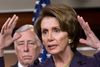 "Da præsidenten under valgkampen lovede vælgerne en mur, husker jeg ikke, at han sagde, at han ville sende milliardregningen for den videre til de amerikanske skatteborgere," siger Nancy Pelosi. Foto: AP/J. Scott Applewhite