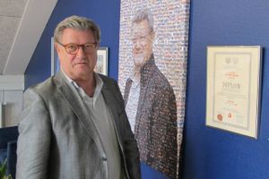 Søren Hother Rasmussen er adm. direktør for det danskejede selskab i Tyskland, Linak GmbH -. og har bl.a. fået en dansk eksportpris, der hænger på kontoret, som anerkendelse for indsatsen. Foto: Jesper Olesen. 
