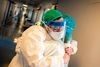 De seneste par uger har været en stor prøvelse for Italiens sundhedsansatte. Prøvelserne fortsætter formentligt i et stykke tid endnu - men mandag kunne de erklærer Italiens patient nr. 1 for rask. Foto: Paolo Miranda/AFP