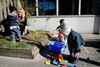 I de seneste uger har det været beskrevet i flere medier, hvordan børn er blevet afvist i dagtilbud på grund af snotnæse, og hvordan forældre har måttet tage fri fra arbejde eller afholde ferie for at få tingene til at hænge sammen, mens børnene er hjemsendt. Foto: Jens Dresling