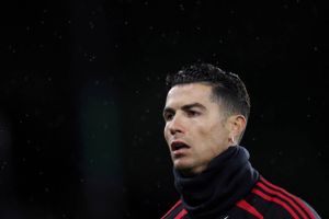 Manchester Uniteds stjerneangriber Cristiano Ronaldo kommer ikke til at spille tirsdagens kamp mod Liverpool.