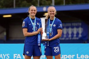 Landstræner Lars Søndergaard spår Barcelona de bedste chancer i Champions League-finalen mod Harders Chelsea.