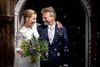 Brudeparret foran kirken efter vielsen mellem Statsminister Mette Frederiksen og filmfotograf Bo Tengberg i Magleby Kirke på Sjælland. Foto: Mads Claus Rasmussen/Ritzau Scanpix