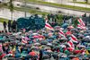 Tusindvis af demonstranter var igen søndag på gaden i Minsk. Foto: AFP