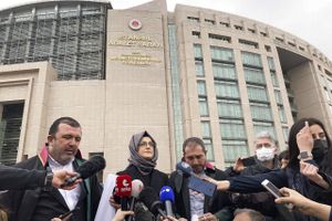 Tyrkisk domstol efterkommer saudisk ønsker og overdrager Khashoggi-retssag til Saudi-Arabien.