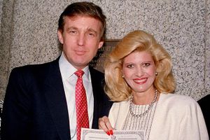 Afslørende FBI-dokumenter indikerer, at Donalds Trumps første hustru, Ivana Trump, var under anklage for at udføre spionage for sit kommunistiske hjemland. Allerede i 1980'erne kultiverede Moskva den senere præsident.  