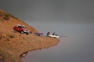 Sagen om den forsvundne Madeleine McCann blusser op igen, 16 år efter at den britiske pige forsvandt fra en turistby i Portugal. Nu finkæmmes en sø, som sagens hovedmistænkte besøgte, få dage efter pigen forsvandt.