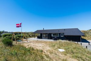 Selv om de fleste landegrænser nu er åbne, indtager danskerne fortsat sommerhusene herhjemme. Inflationen har dog også en finger med i spillet, når vi vælger ferieform.