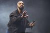 Den 30-årige Drake optrådte for nylig til en udsolgt koncert i Royal Arena i København. Nu er han aktuel med et nyt og stort værk, ”More Life”. Foto: Jack Plunkett, AP