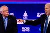 Bernie Sanders og Joe Biden. På grund af udbruddet af coronavirus udsætter Demokraterne således det partikonvent i Milwaukee i Wisconsin, hvor partiets præsidentkandidat endeligt skal vælges. Arkivfoto: Jim Watson/AFP