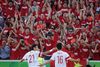Kinesiske fans jubler, efter at den kinesiske fodboldspiller Sun Ke scorer Kinas første mål i AFC Asia Cup i januar i en kamp mellem Kina og Nordkorea. Foto: Andrew Taylor/AP