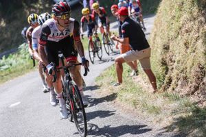Rafal Majka er for skadet til at køre videre i Tour de France. Dermed mister Pogacar endnu en hjælperytter.