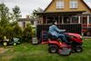 Aske Mattsson Thullesen søger en praktikplads idnenfor landbruget - men det er svært under coronakrisen. Fotograferet ved sit hjem på Tuse Næs ved Holbæk, hvor der både er græs og vinterhvede i baghaven. Foto:Stine Bidstrup