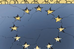 Den fortsatte flygtningestrøm udgør en reel trussel mod velfærdssamfundene i Europa, og selv om der bygges mure og hegn, vil EU ikke medfinansiere et "Fort Europa". Derfor må der tænkes i andre løsning, f.eks. at øge den økonomiske støtte til udviklingslandene, mener Svend Nielsen. Arkivtegning: Niels Bo Bojesen