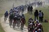 Paris-Roubaix er kendt for sine lange og ubarmhjertige brostenspavéer, som hvert år kræver deres styrt. Arkivfoto: Pascal Rossignol/Reuters