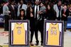 Bryant spillede halvdelen af sin 20 år lange karriere i Lakers med rygnummer 8 og den anden halvdel med nummer 24. Foto: Chris Carlson/AP