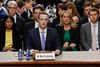 Facebooks grundlægger og topchef, Mark Zuckerberg, da han netop er ankommet til høringen i Senatet. Foto: Ritzau Scanpix/Alex Brandon