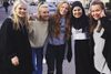 Ulrikke Falch, som spillede karakteren Vilde, står her yderst til venstre sammen med de andre Skam-skuespillerinder. Foto: NRK