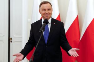 Andrzej Duda vinder en snæver sejr med 51,2 procent af stemmerne ved Polens præsidentvalg.