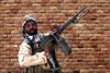 Abubakar Shekau er blevet sammenlignet med tidligere al-Qaeda-leder Osama Bin Laden – blandt andet på grund af sine mange islamistiske propagandavideoer, hvorfra dette billede også stammer. Foto: AFP