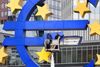 Cheføkonom hos Sydbank tror, at det vil sende Grækenland i økonomisk krise, men bankdirektør hos Saxo Bank tror, at det vil give genrejsning til Grækenland.