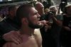 Khabib Nurmagomedov vandt MMA- letvægtskampen i fjerde omgang og beholdt dermed sin titel som letvægtsmester i UFC. Foto: John Locher/AP